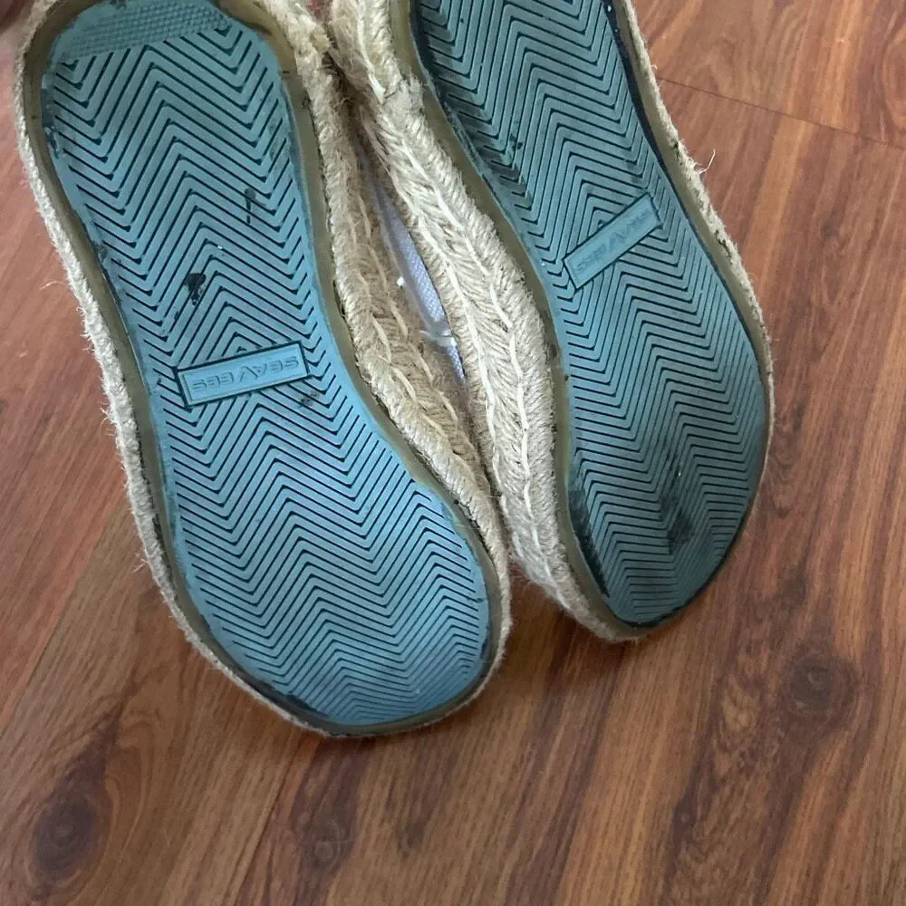 SeaVees white canvas